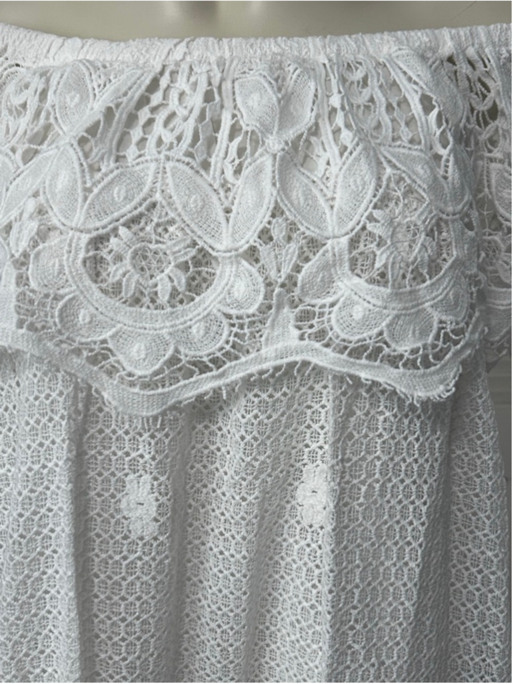 Tuckernuck Avalon Off Shoulder White Lace Mini Dress NWT Size S - Picture 4 of 11